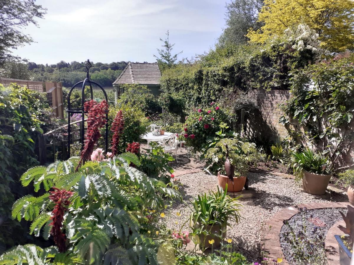 China Farm Barn Bed & Breakfast 4*